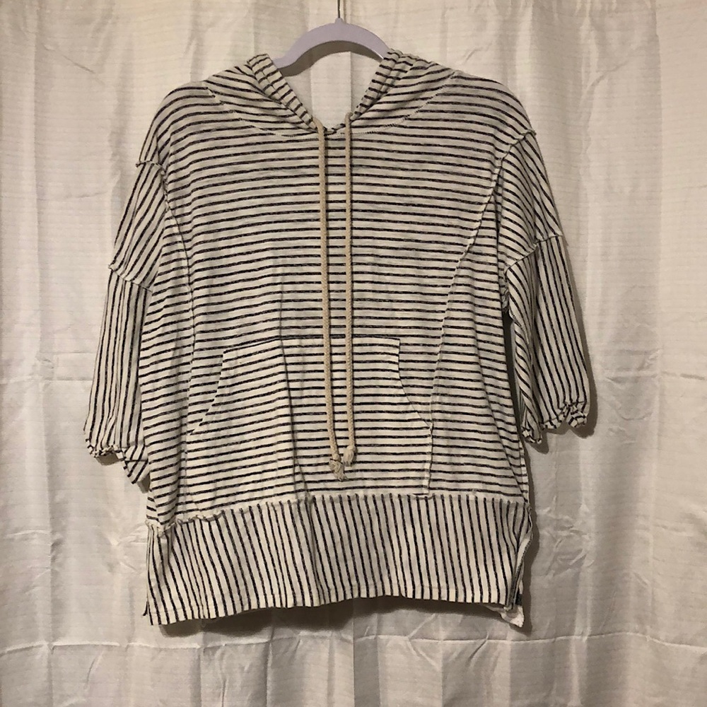 Stripped, quarter arm hooded top